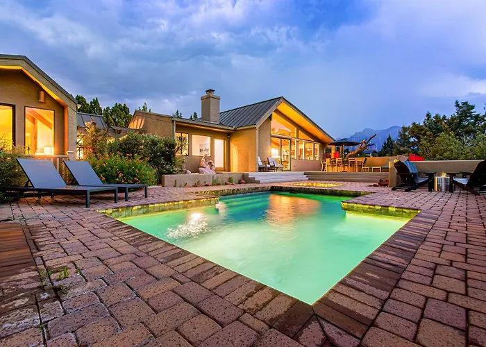 Prime Location With Saltwater Pool And Hot Tub! Holiday home
