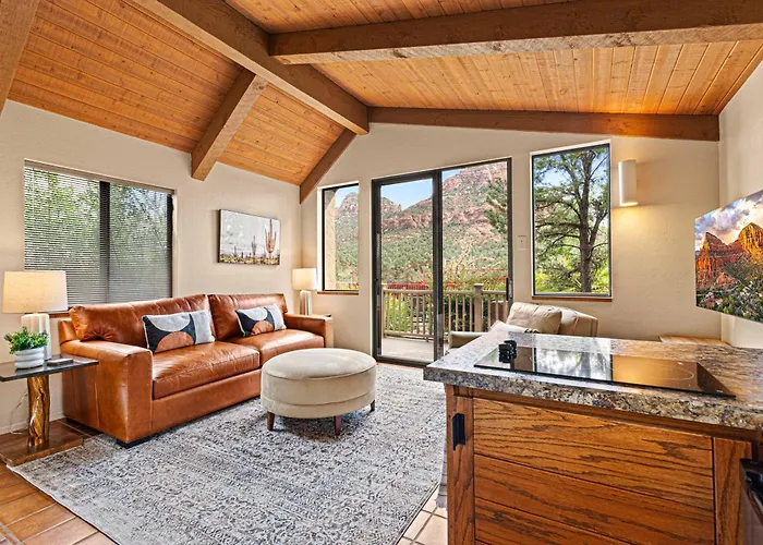 Prime Location With Saltwater Pool And Hot Tub! *