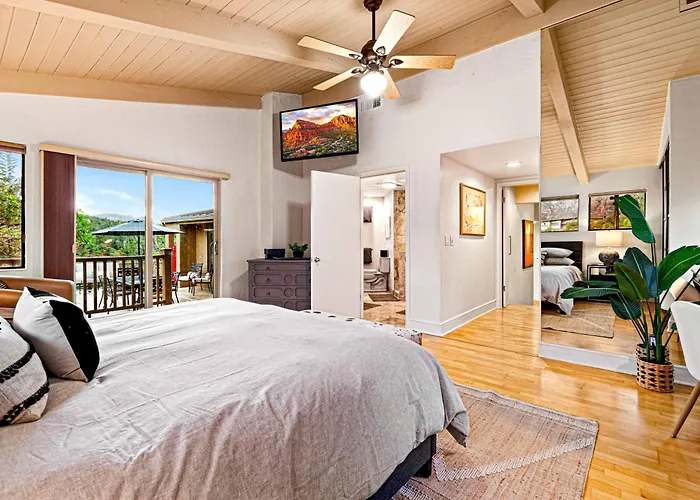 Prime Location With Saltwater Pool And Hot Tub!