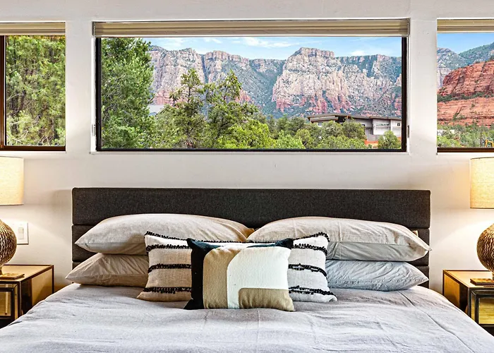 Prime Location With Saltwater Pool And Hot Tub! Holiday home Sedona