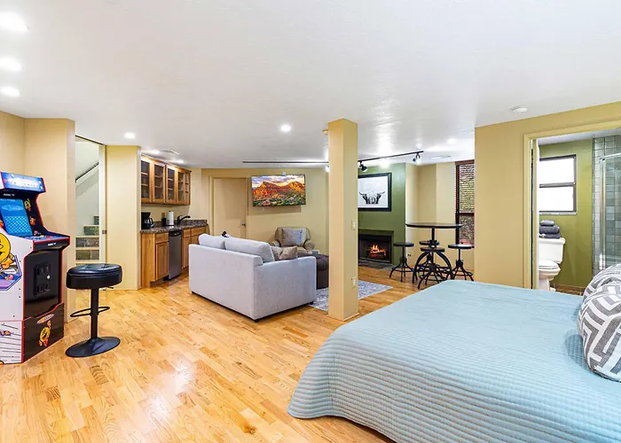 Holiday home Prime Location With Saltwater Pool And Hot Tub! *