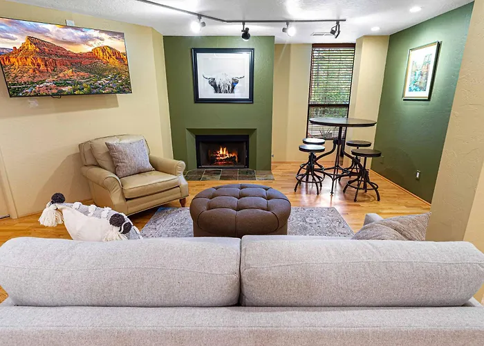 Holiday home Prime Location With Saltwater Pool And Hot Tub!