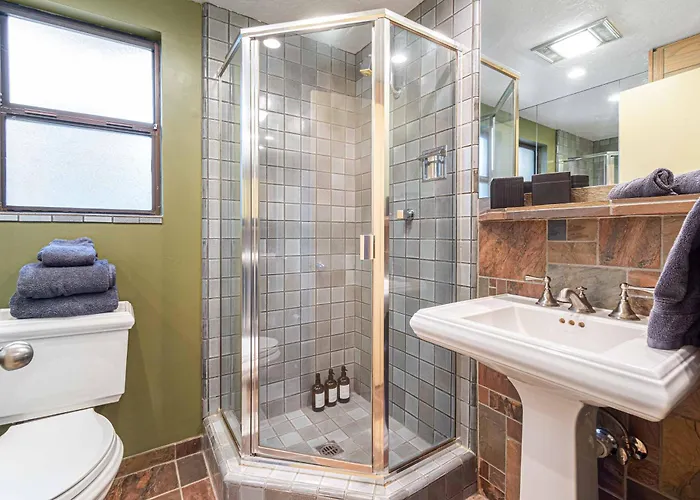 Prime Location With Saltwater Pool And Hot Tub! *