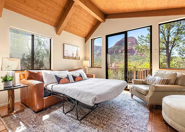 Prime Location With Saltwater Pool And Hot Tub!