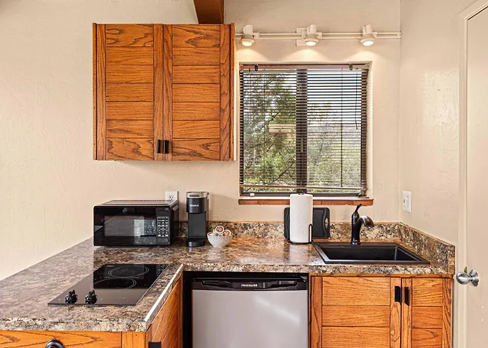 Prime Location With Saltwater Pool And Hot Tub! Holiday home
