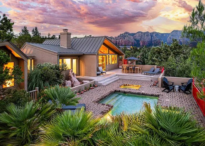 Prime Location With Saltwater Pool And Hot Tub! *